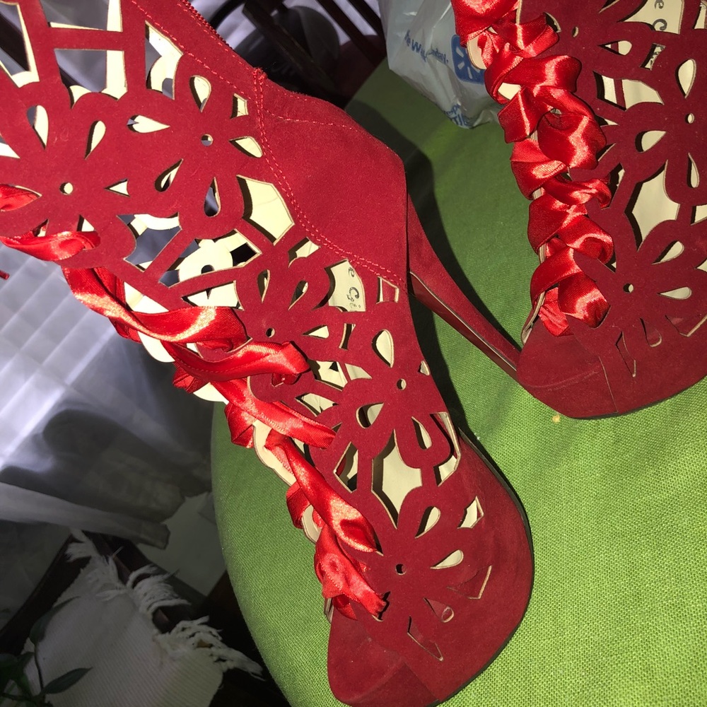 Boots - Picture 4 of 6